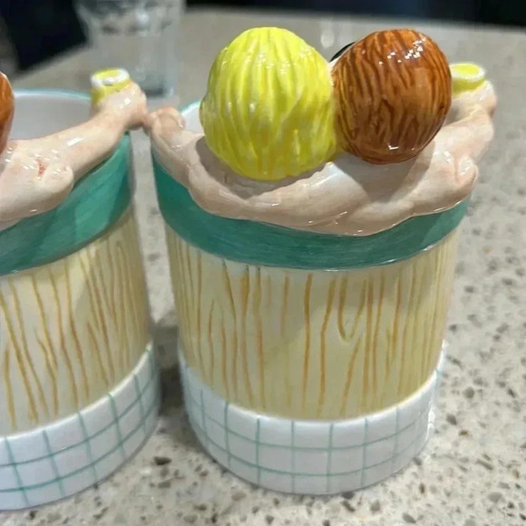 Set of 2 VTG 1997 Lotus Hot Hotter Tub Novelty Cup Planter Swimming Pool Party - Picture 6 of 6